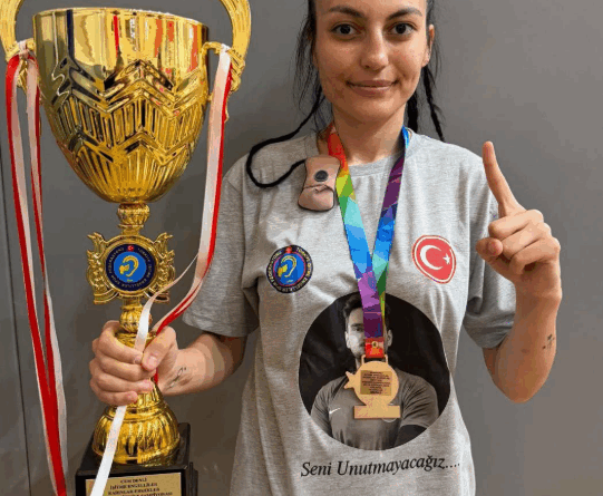 Gemlikli Zeliş Sena Ulusu Türkiye Şampiyonu Oldu