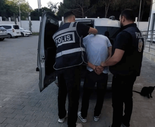 PAZARYERİNDE PEŞ PEŞE HIRSIZLIK! 3 OLAYIN ŞÜPHELİSİ KİRALIK ARAÇLA GELMİŞ