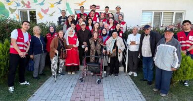 Gemlik Genç Kızılay Üniversiteli Gönüllülerden Anlamlı Ziyaret