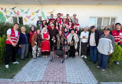 Gemlik Genç Kızılay Üniversiteli Gönüllülerden Anlamlı Ziyaret