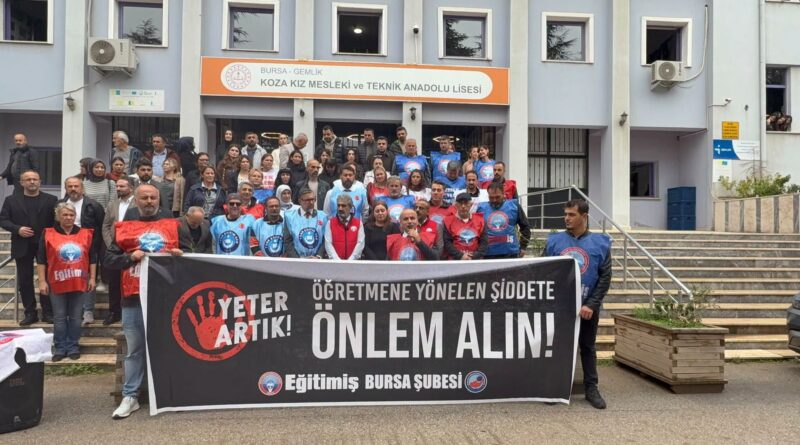 Gemlik’te Koza Kız Mesleki ve Teknik Anadolu lisesinde bir öğretmenin veli tarafından darp edilmesine Eğitim İş Sendikasından tepki geldi.