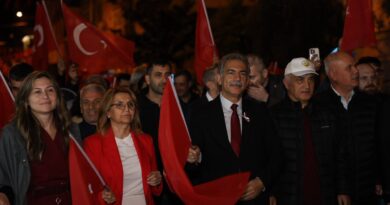 GEMLİK’TE ANADOLU’NUN RENKLERİ CUMHURİYET COŞKUSUYLA BULUŞTU
