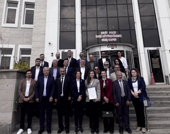 YENİ PARTİ GEMLİK İLÇE BAŞKANI CANAN BULUT VE YÖNETİMİ MAZBATALARINI ALDI