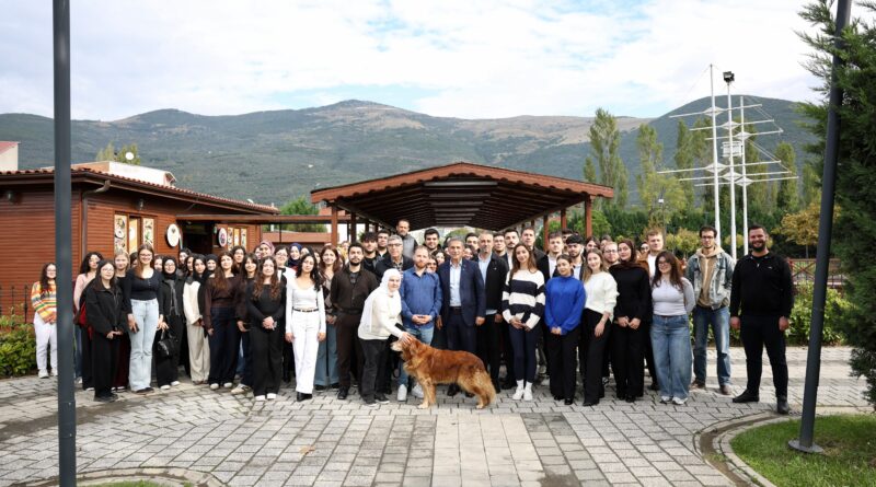 GEMLİK KENT KONSEYİ GENÇLİK MECLİSİ ÜNİVERSİTE ÖĞRENCİLERİYLE KAHVALTIDA BULUŞTU